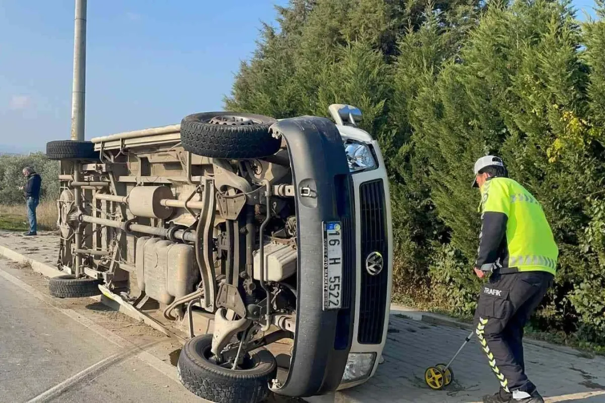 Bursada 7 kişinin yaralandığı minibüs kazası güvenlik kamerasında