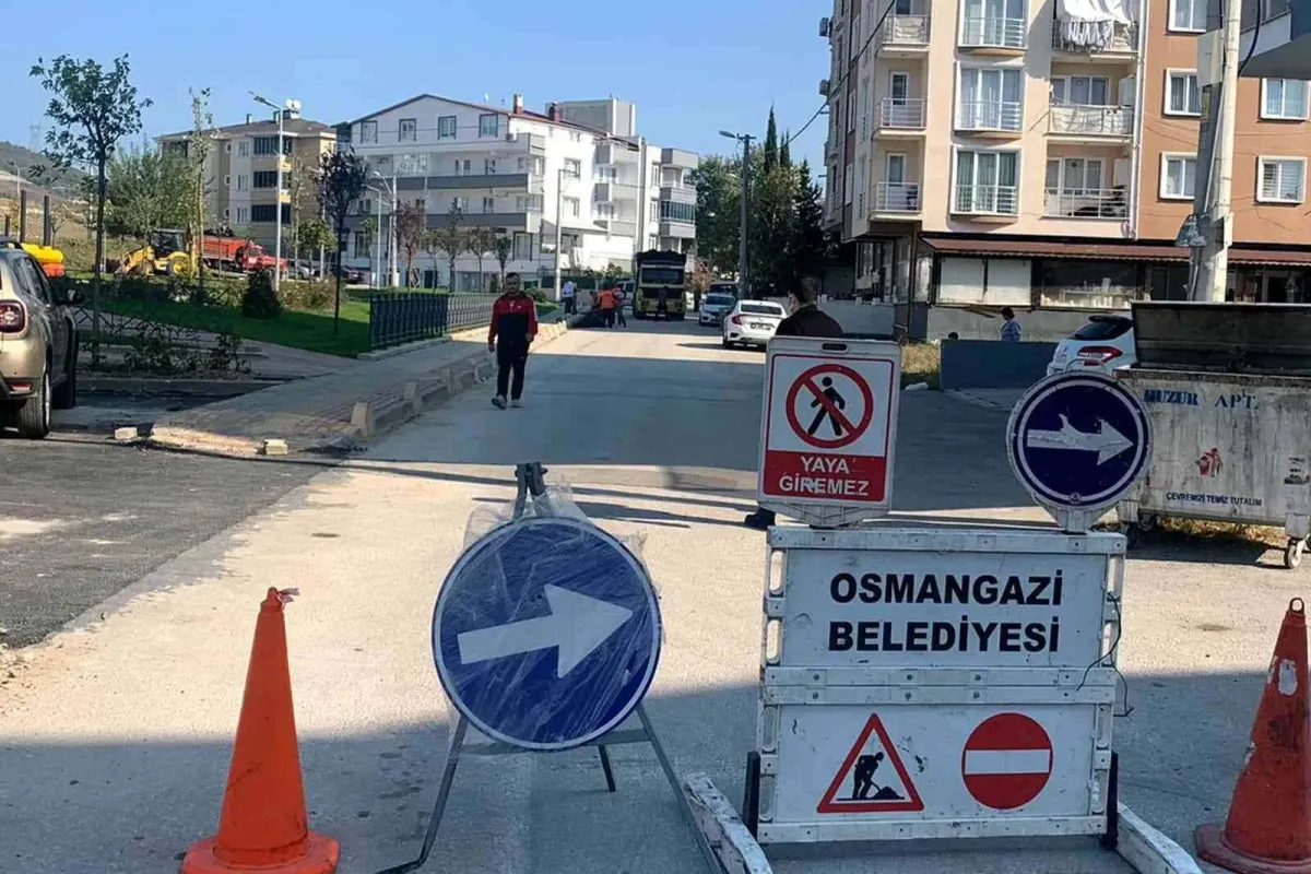 Osmangazide bozulan yollar asfaltla yenileniyor
