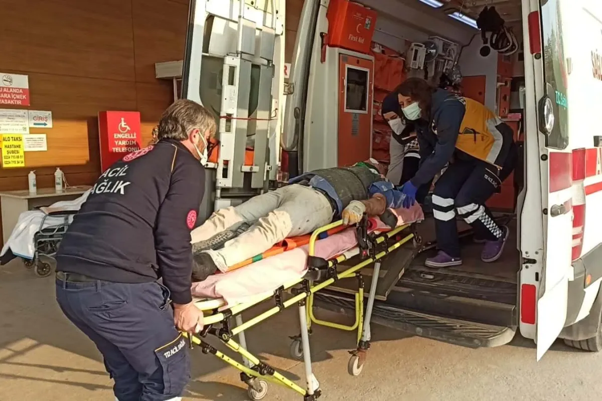 Bursada kurduğu iskeleden düşen usta yaralandı