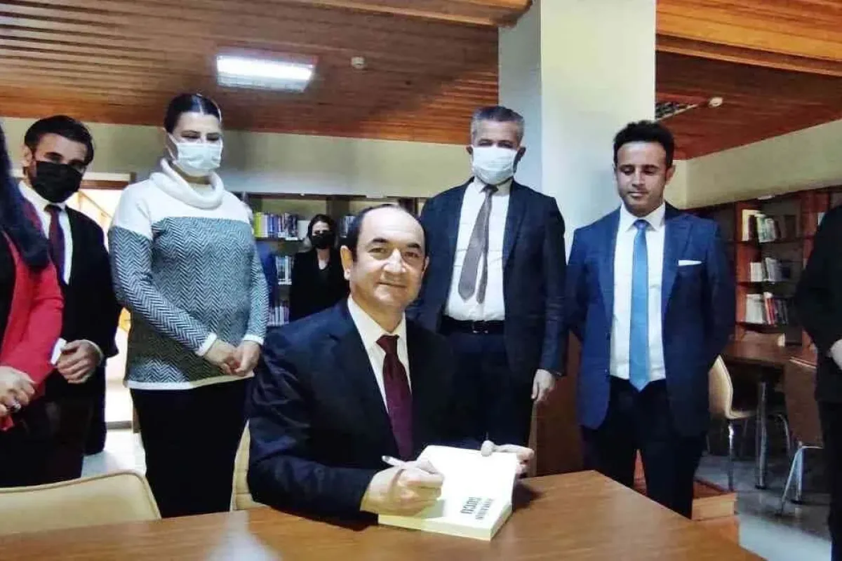 Her kütüphane bir hapishane kapatır