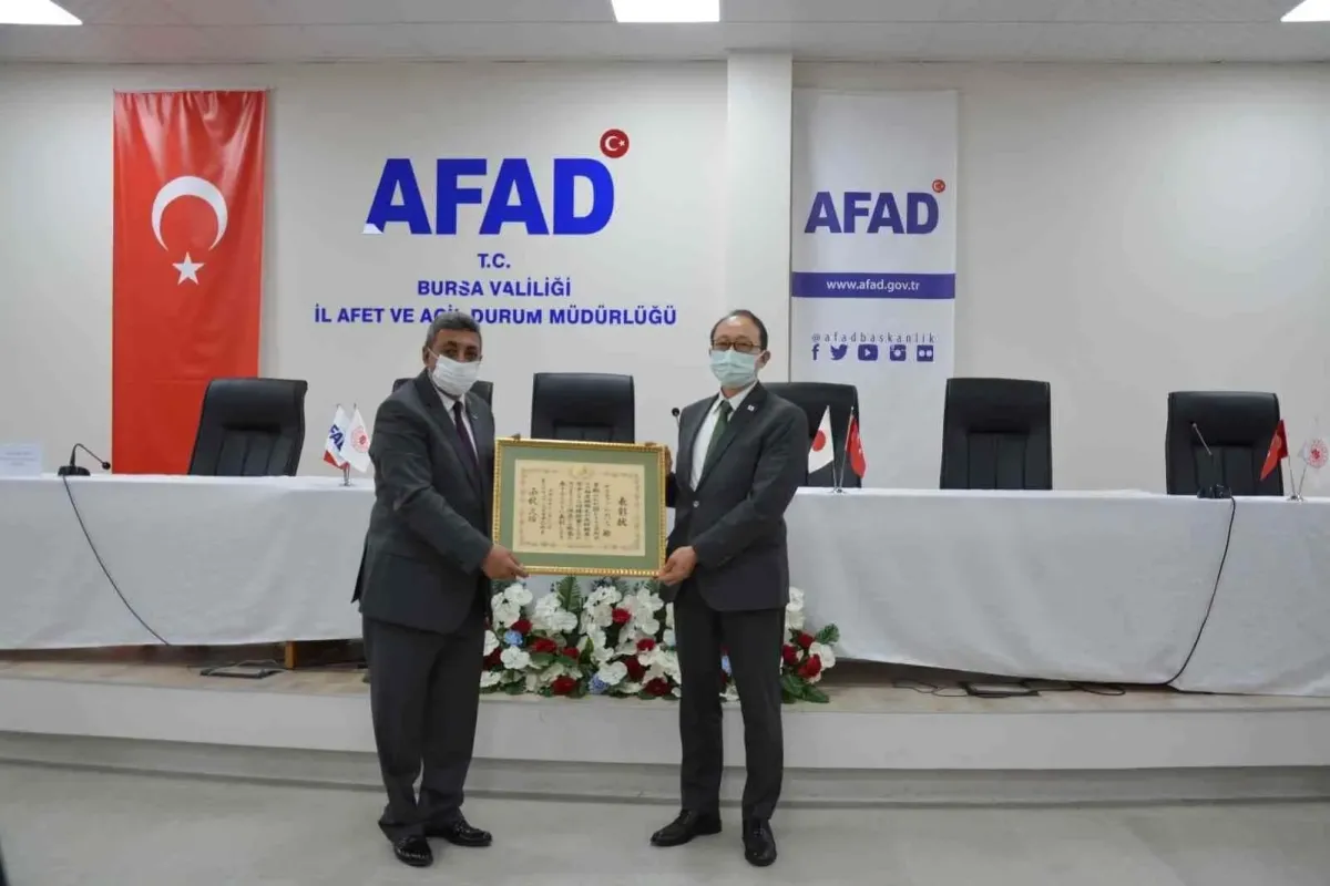 Japonya Başkonsolosluğundan AFAD Müdürü Yalçın Mumcuya ödül