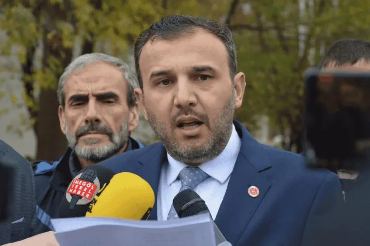 Saadet Partisinden belediye binası tepkisi