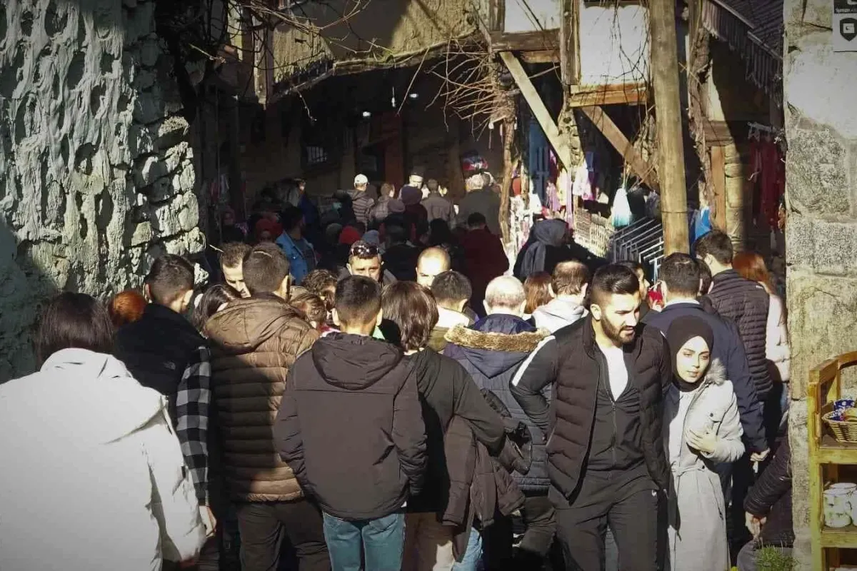 Hafta sonu güzel havada köyün nüfusu 70 kat arttı