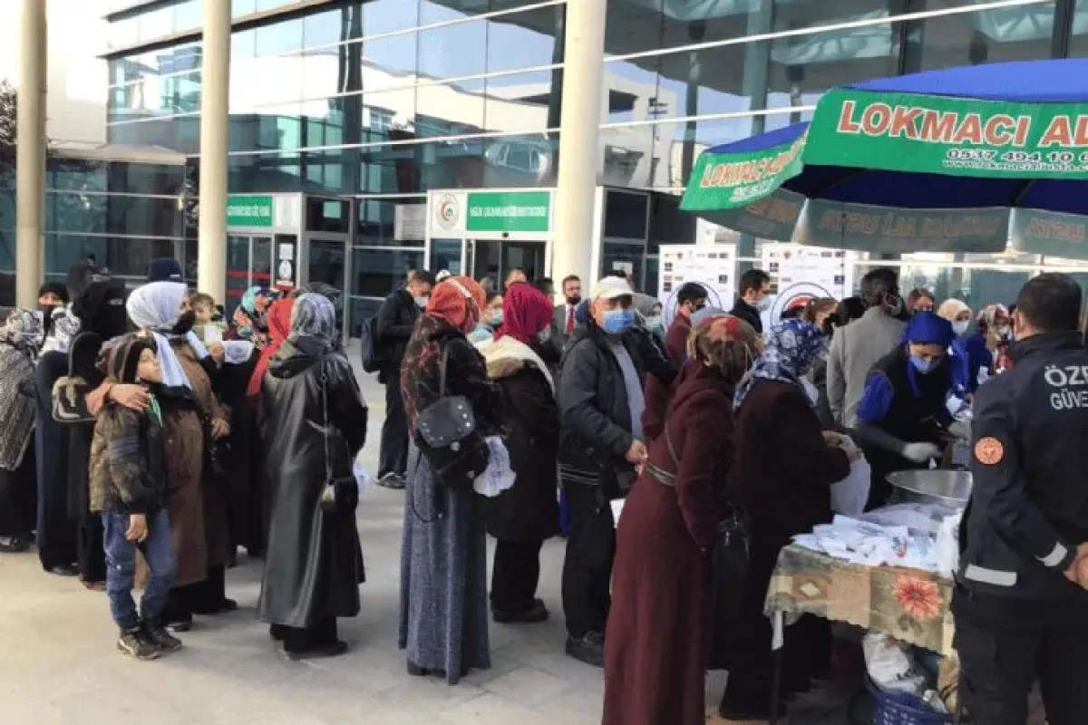 Raşit Alan anısına lokma dağıttılar