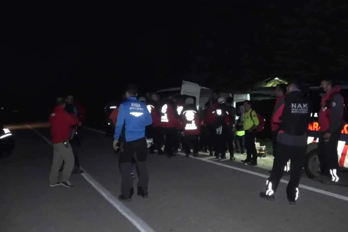Uludağın zirvesinde mahsur kalan 3 arkadaşı kurtarmak için operasyon başlatıldı