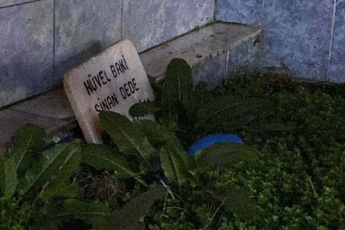 600 yıllık türbenin bitişiğindeki evde yangın