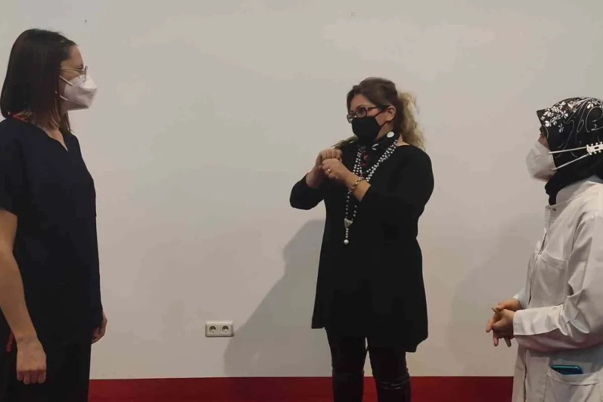 Sağlık çalışanları işaret dili öğreniyor