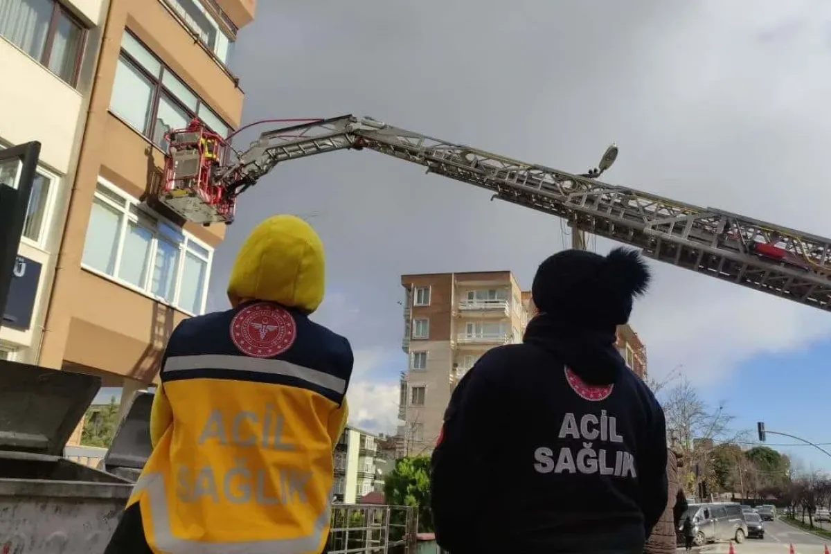 Evinde düşüp bayılan kadını böyle kurtardılar