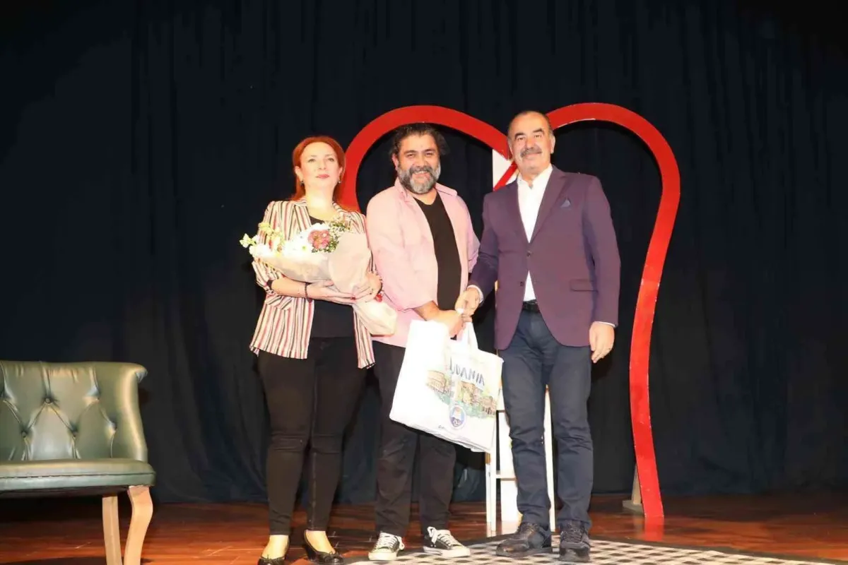 Aşk 1 şey değildir sevgililer gününe özel Mudanyada sahnelendi