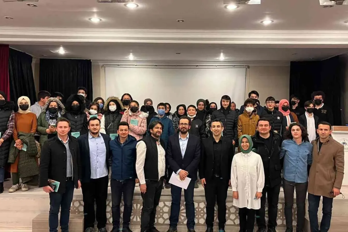Akademisyenler gençlere tecrübelerini aktardı
