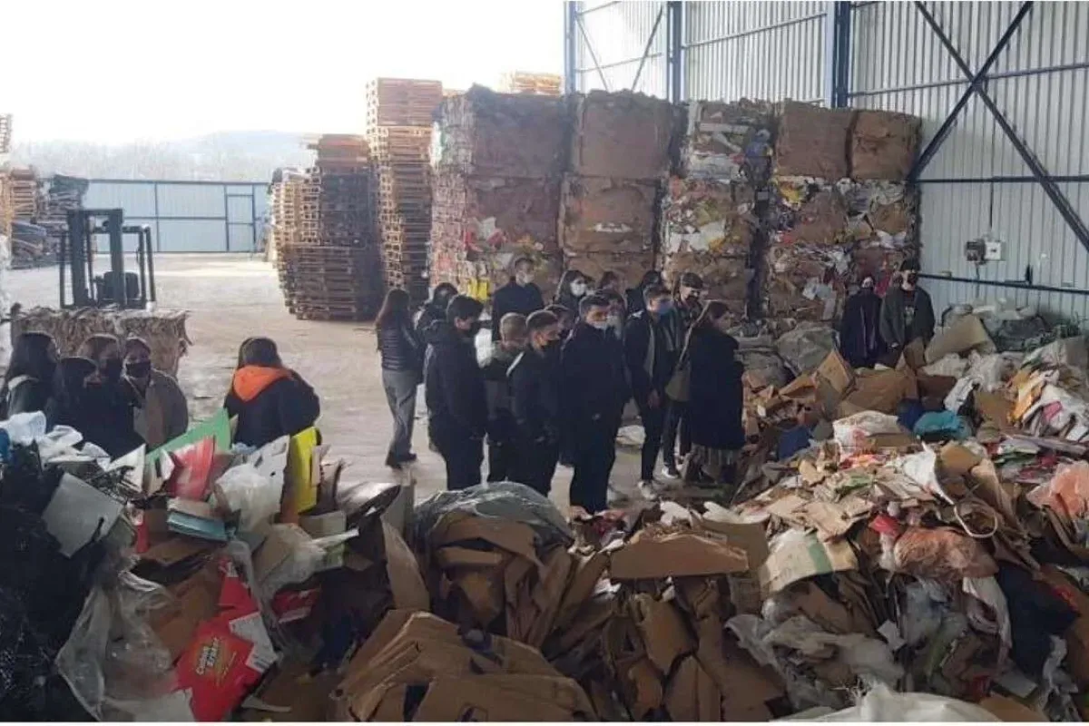 Mustafakemalpaşa Belediyesinin geri dönüşüm projesine liseli gençlerden tam destek