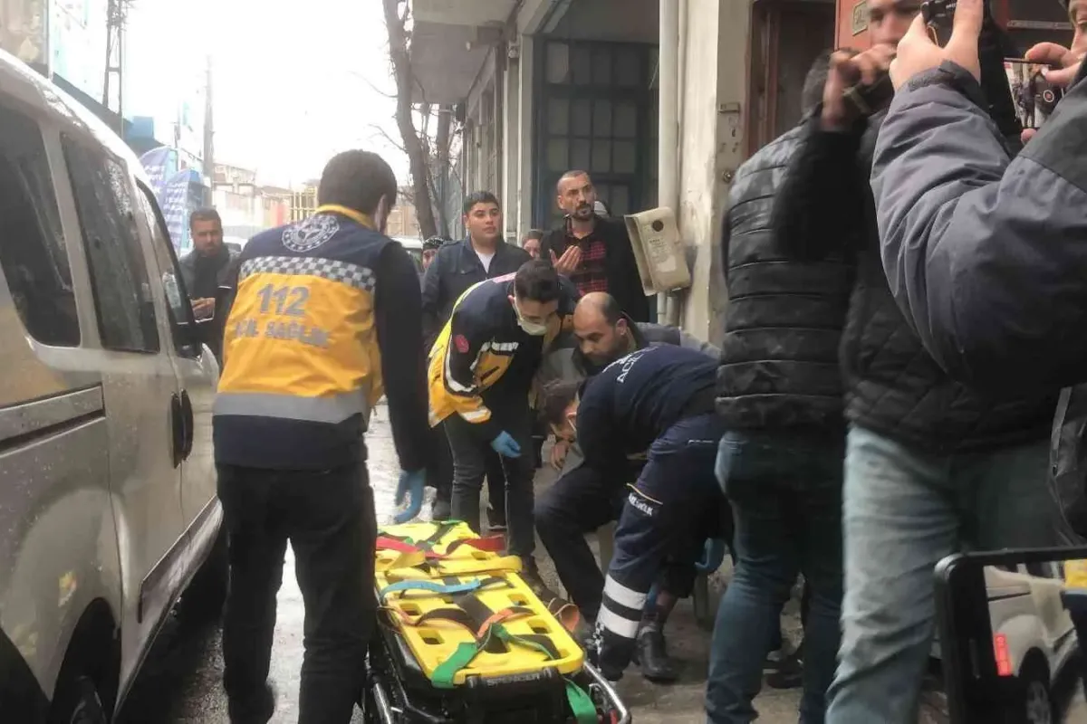 Kardeş kavgasında kan aktı