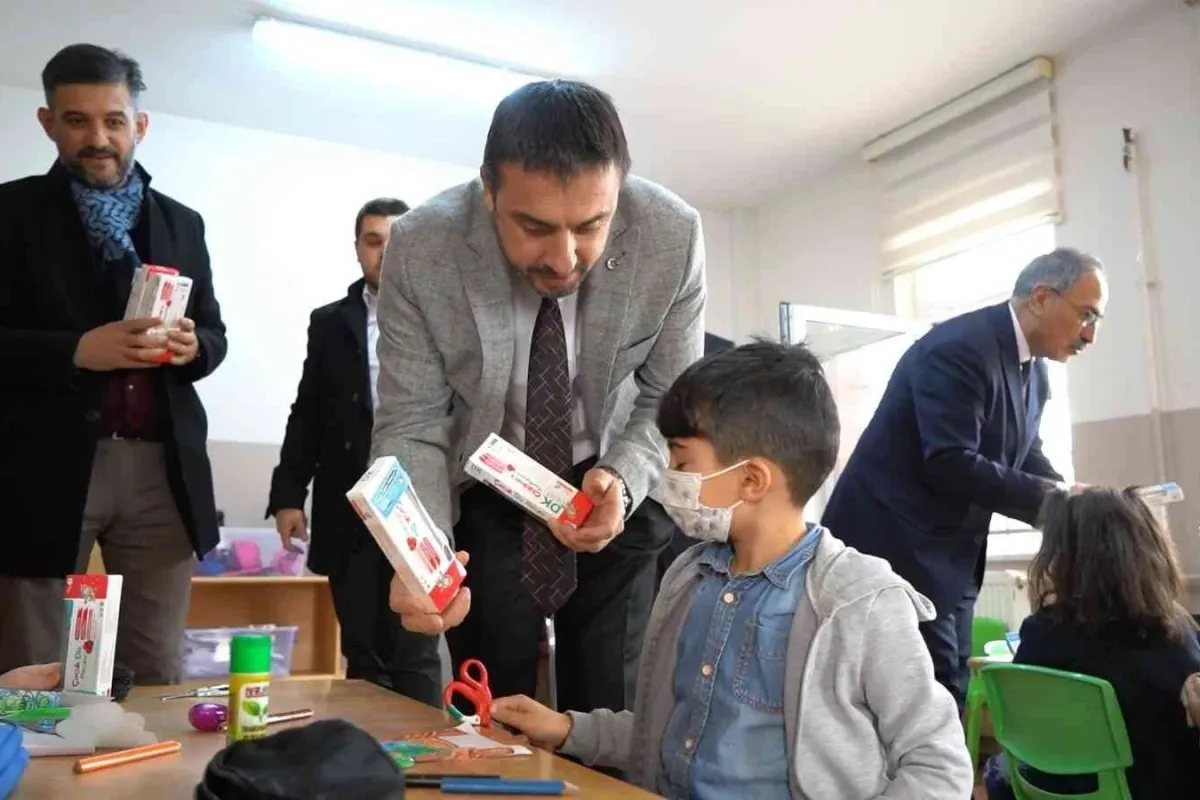 Kestel Belediyesinden minik öğrencilere diş bakım seti