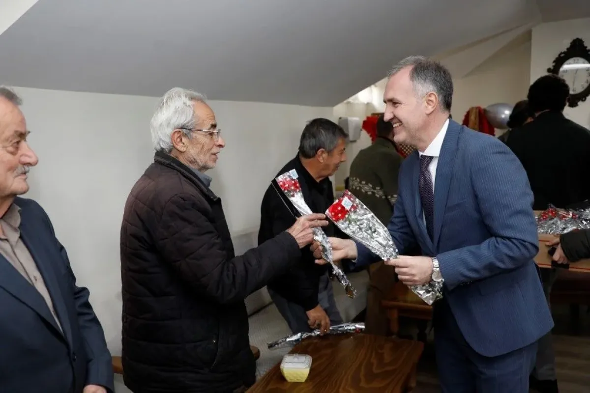 Başkan Tabandan huzurevi sakinlerine sürpriz ziyaret