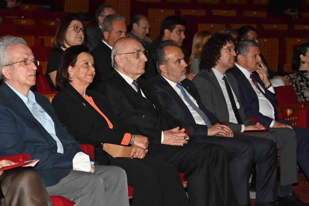 Başkan Aktaşa Yılın Başkanı ödülü