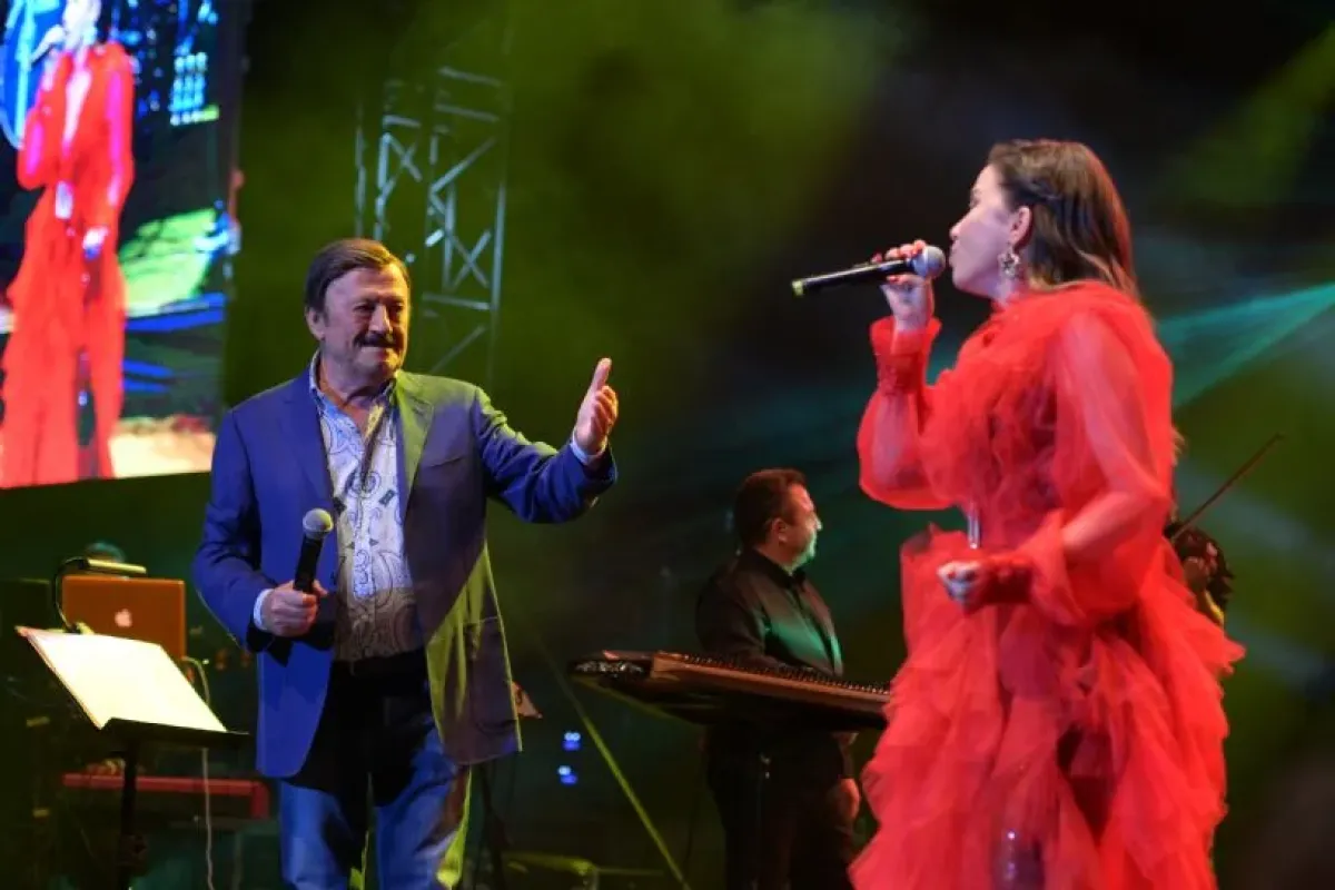 Festivalde ustalar geçidi