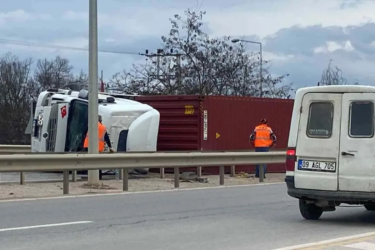 Bursada tır devrildi: 1 yaralı
