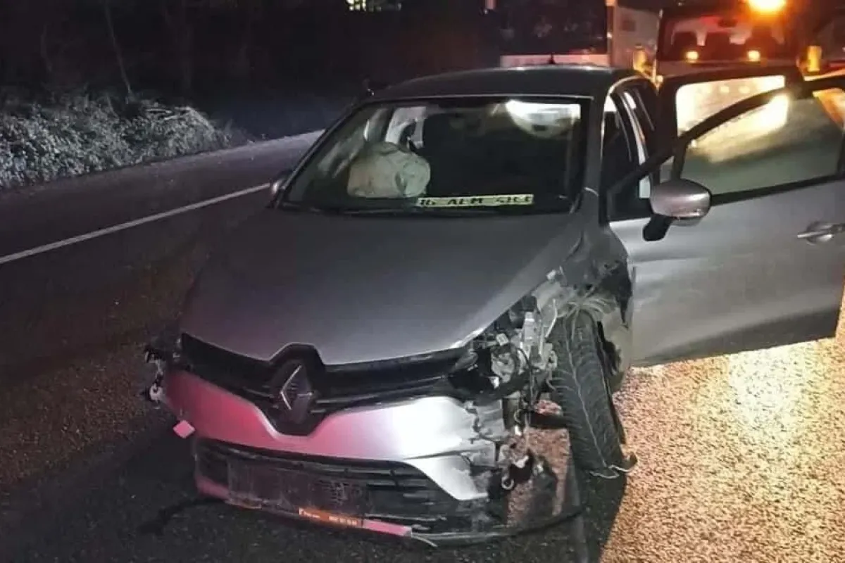 Otomobil bariyerlere çarptı: 6 yaralı