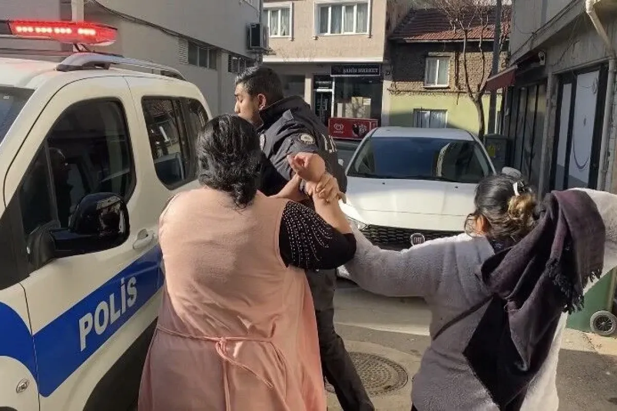 Kendi evini yakan kişiye komşuları saldırdı