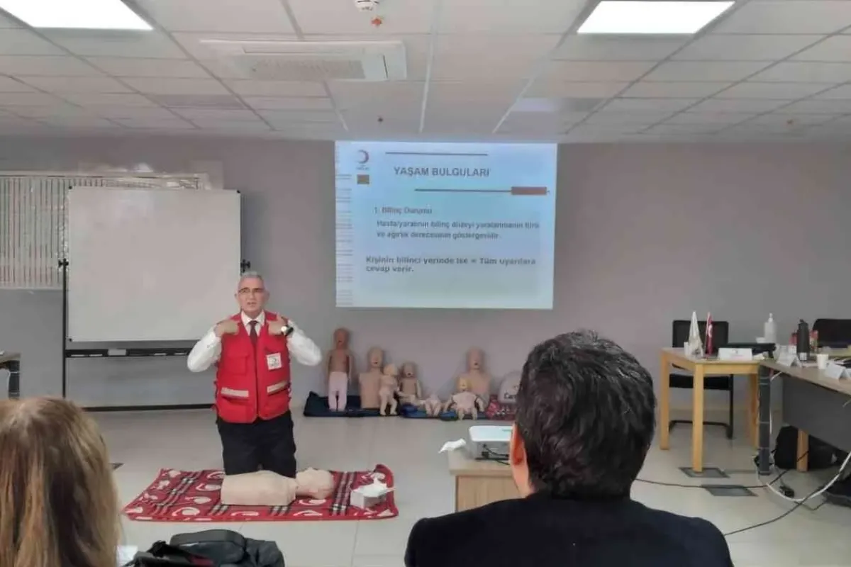 Akademik ve idari personele ilk yardım eğitimi
