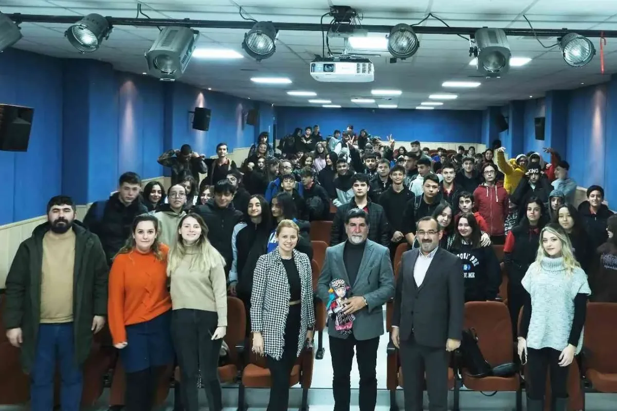 Genç iletişimciler usta gazeteciyi ağırladı