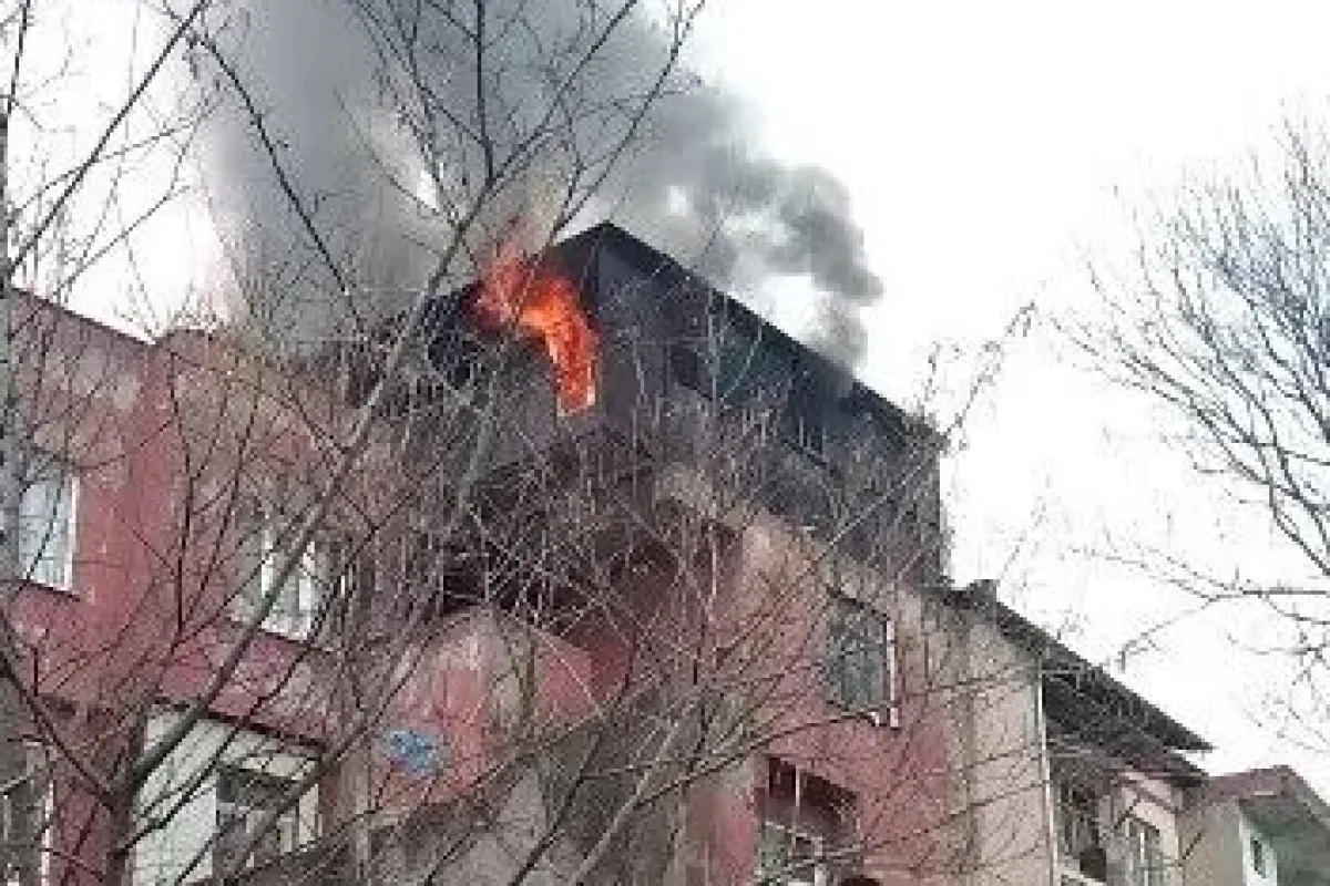 Çatı katı alevlere teslim oldu