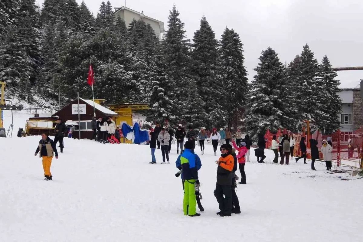 Uludağda kar kalınlığı 30 santimetreye ulaştı