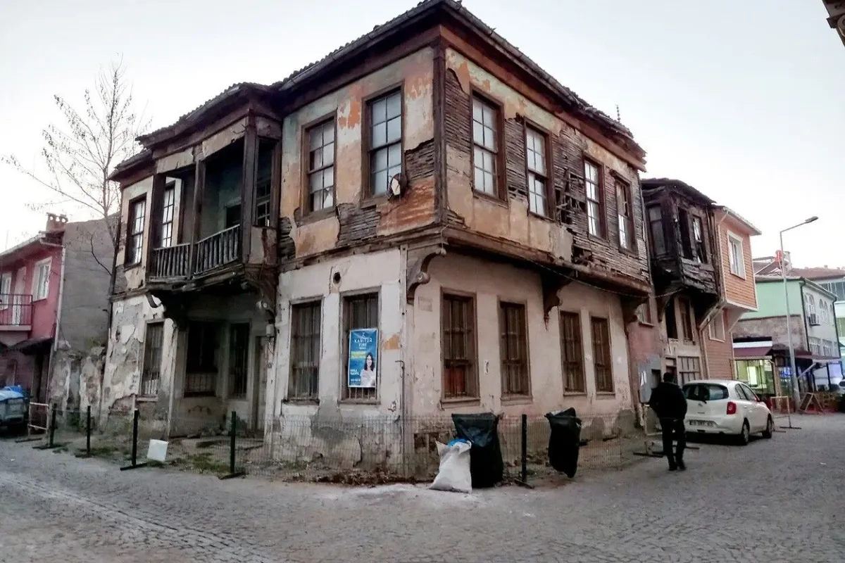 Sahipsiz tarihi evler turizme kazandırılmayı bekliyor