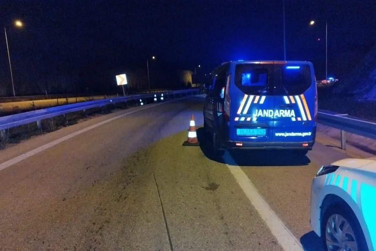 Motosiklet bariyerlere çarptı: 1 ölü, 1 yaralı