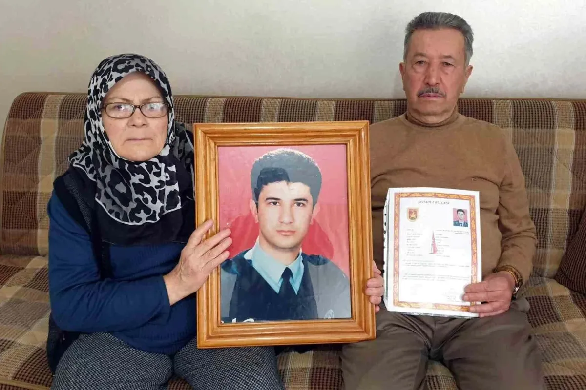 Depremde oğlu şehit olan baba, maaşını depremzedelere bağışladı