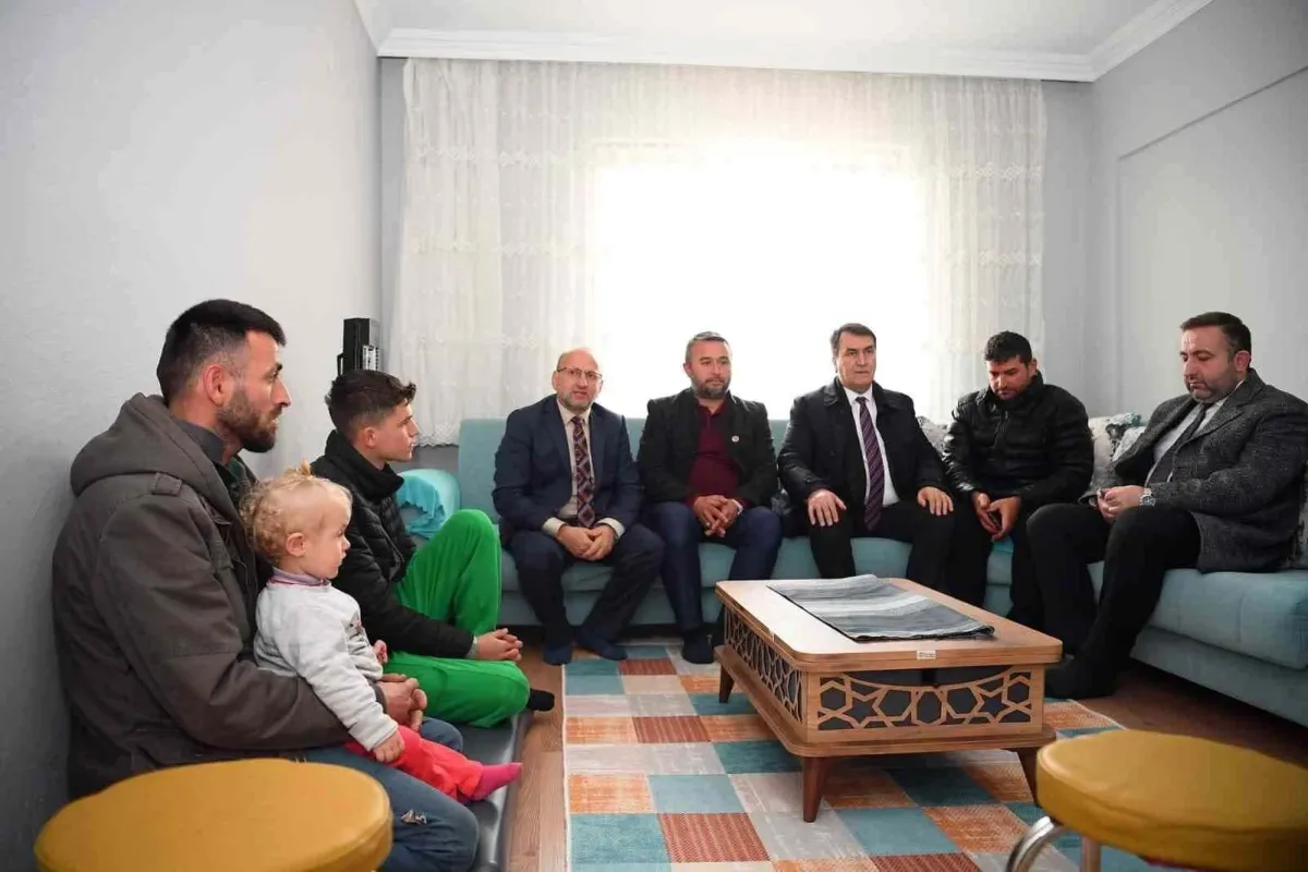 Başkan Dündardan depremzede ailelere ziyaret