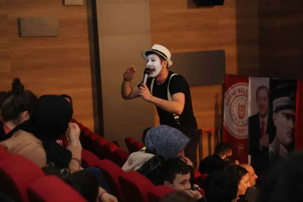 Gürsuda ücretsiz sinema ve tiyatro keyfi
