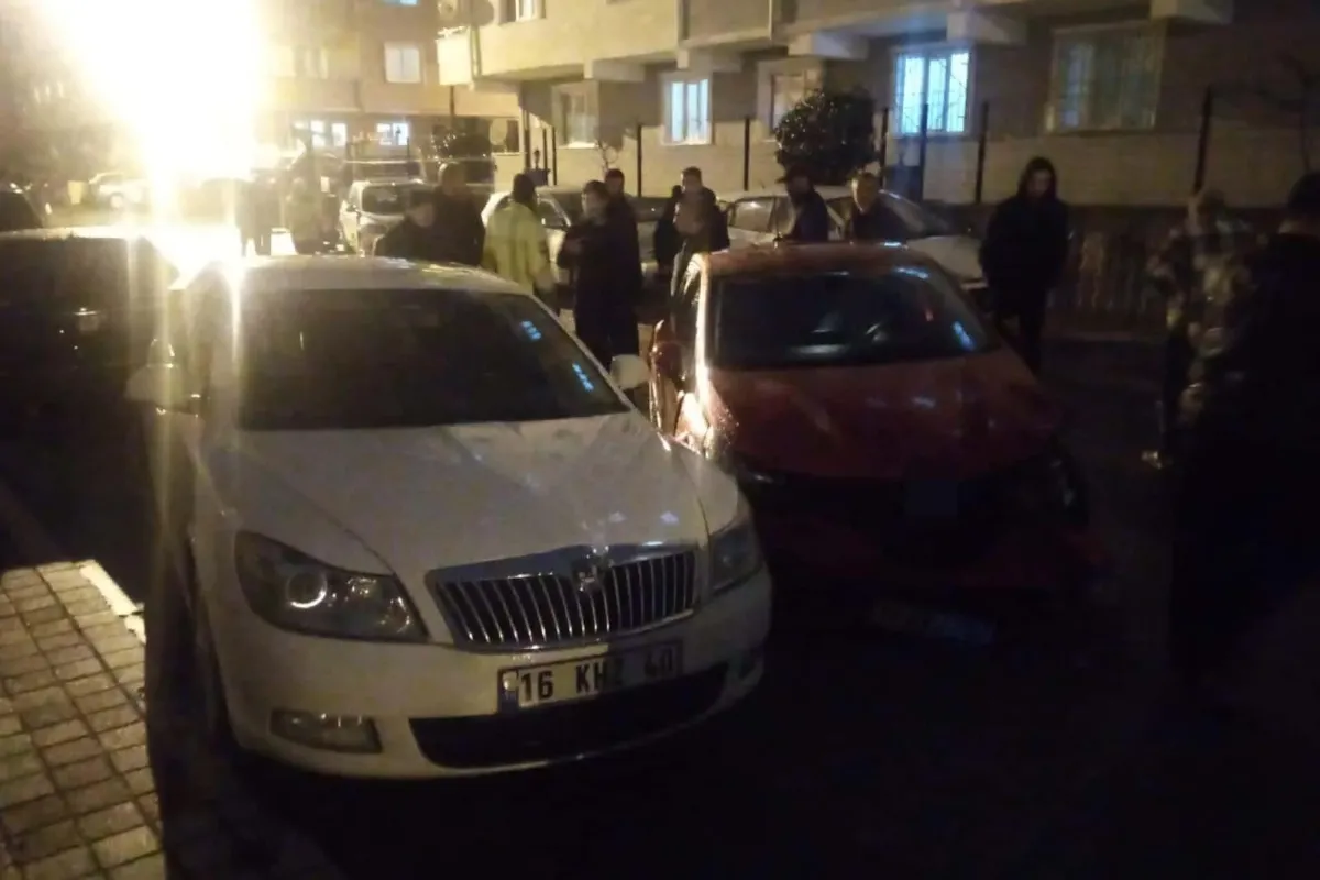 Direksiyon başında kalp krizi geçirdi, iki araca çarpıp hayatını kaybetti