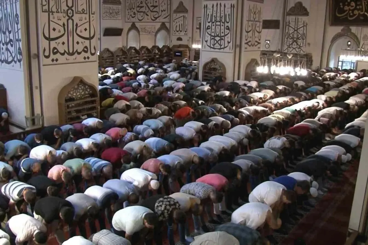 İnegöl'de hatimle teravih namazı kılınacak camiler belli oldu.