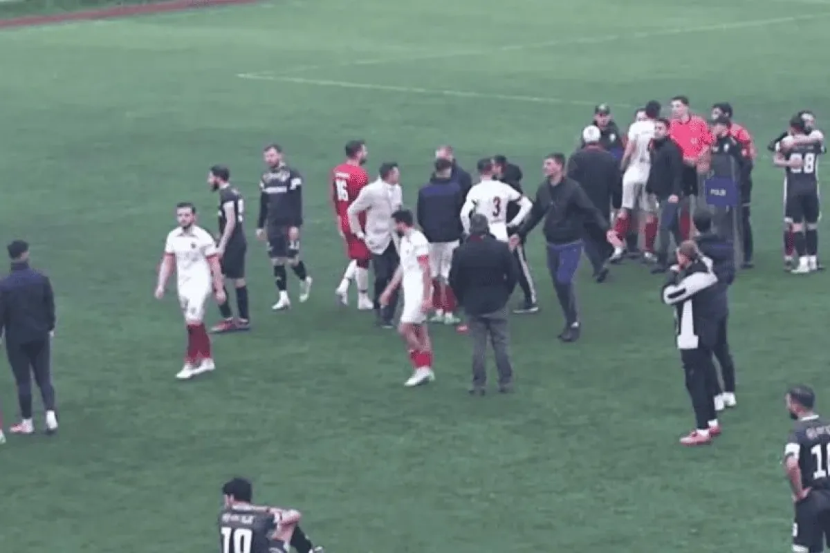 İnegöl derbisinde saha karıştı