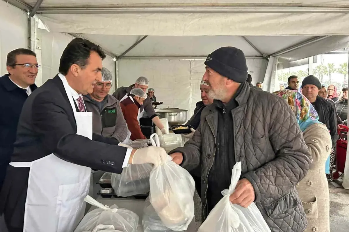 Başkan Dündardan vatandaşlara iftar yemeği
