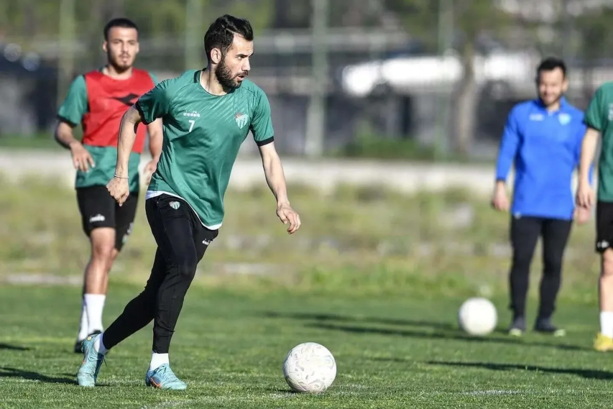 Özer Hurmacı sahaya indi