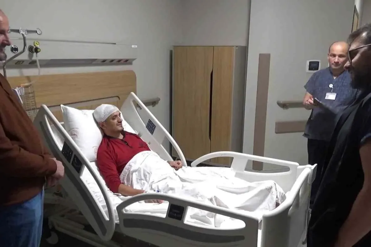 Bilinci açık hastaya beyin tümörü ameliyatı yapıldı