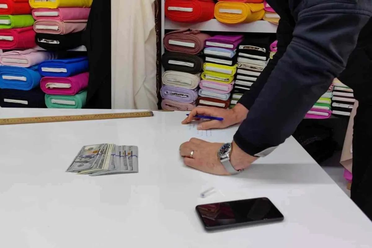 İnegöllü vatandaş sokakta binlerce dolar buldu