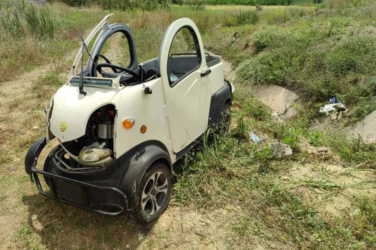 Elektrikli bisiklet su kanalına uçtu: 3 yaralı