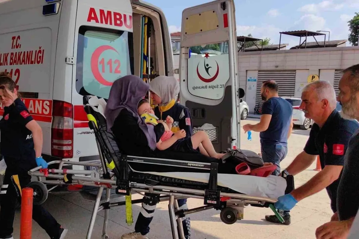 İnegöl'de 3 yaşındaki çocuk 3. kattan düştü