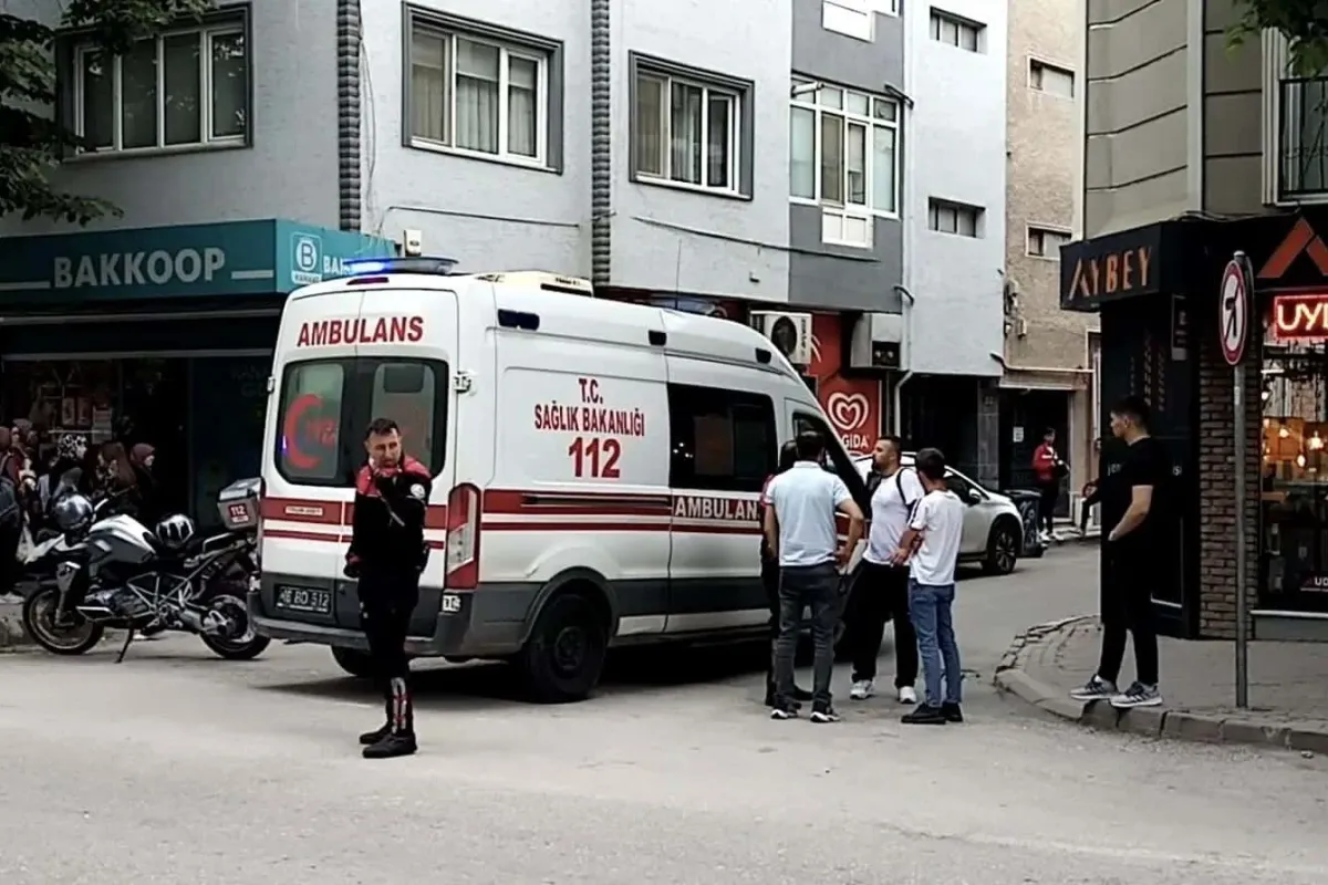Barışmak için buluştuğu eşini sokak ortasında bıçakladı
