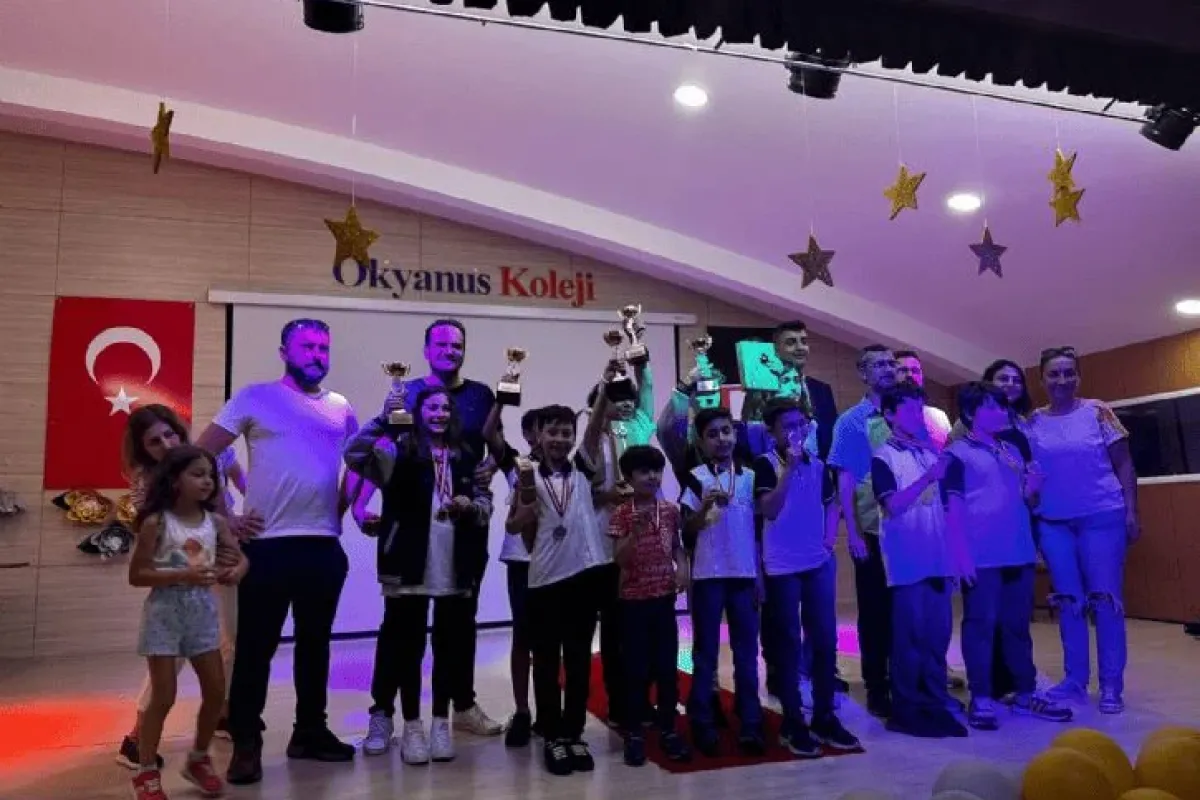 Şampiyonlar kupalarını Okyanus Koleji'nde kaldırdı