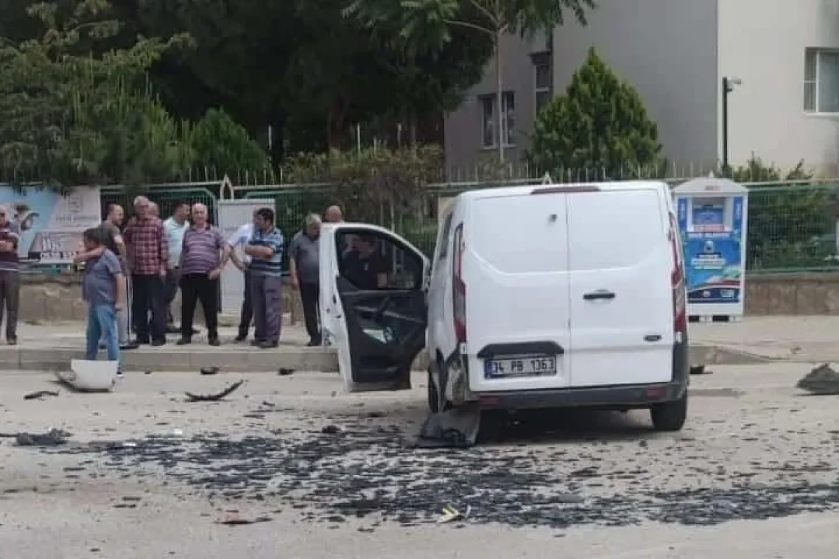 Bankaya para taşıyan minibüs İnegöl'de kaza yaptı