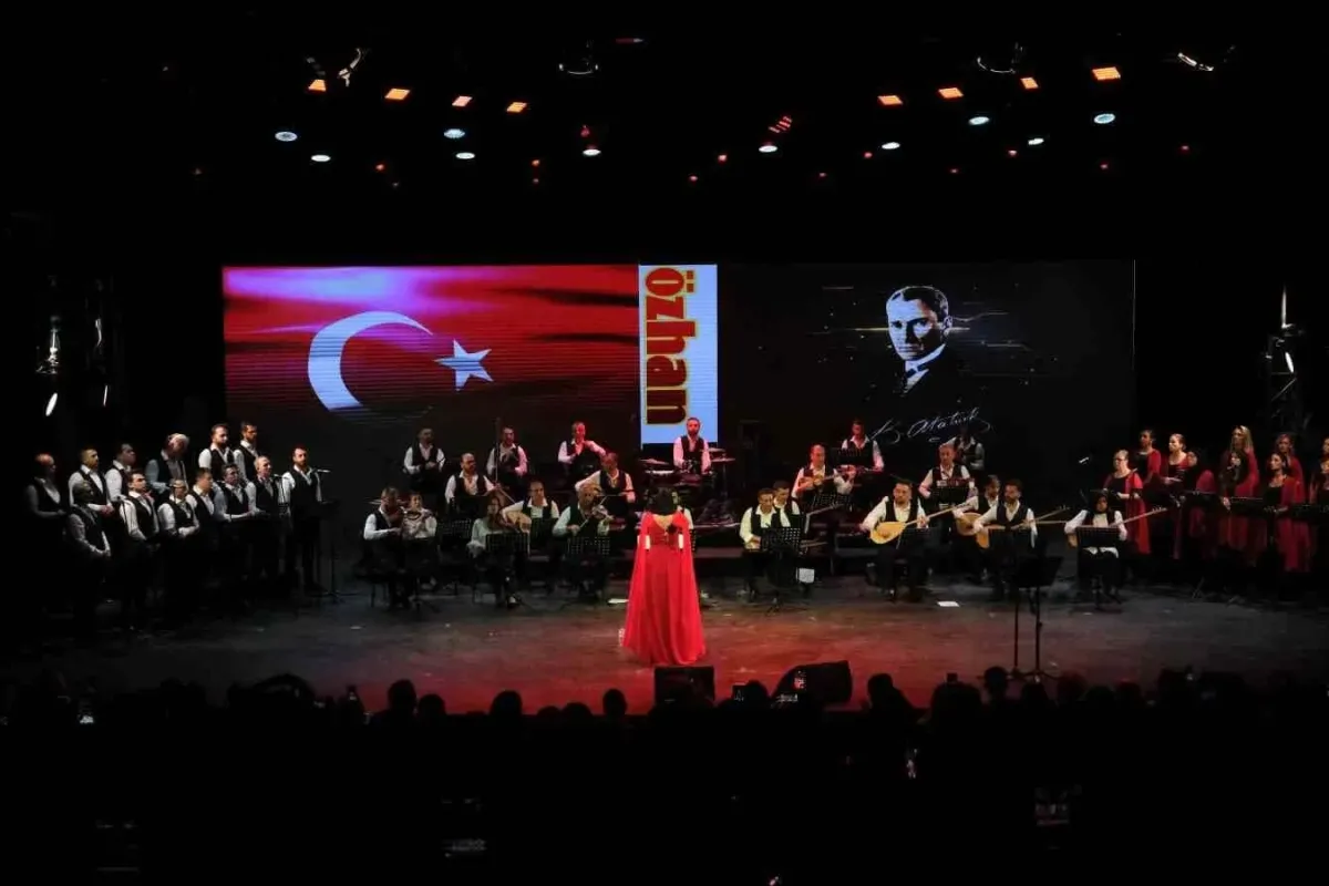 Dilek Türkan Bursalıları mest etti