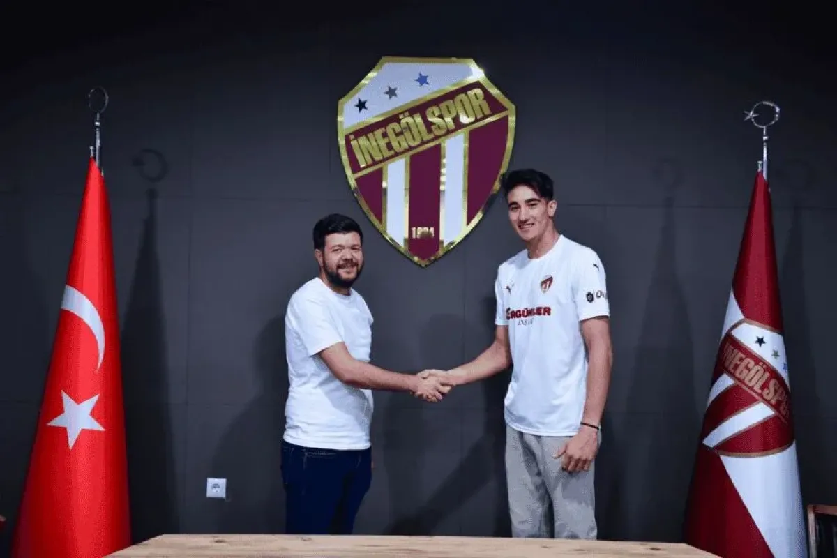 İnegölspor'un genç kalecisi profesyonel oldu!