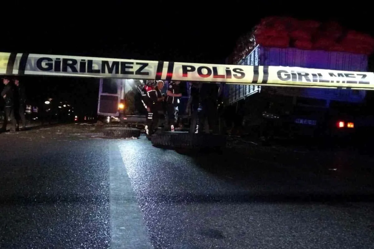 Dinamit yüklü kamyon devrildi