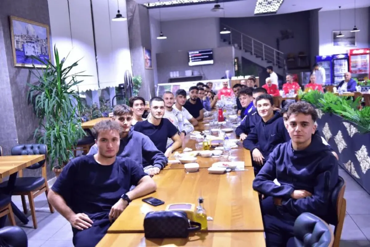 İnegölspor'un gençleri yemekte buluştu