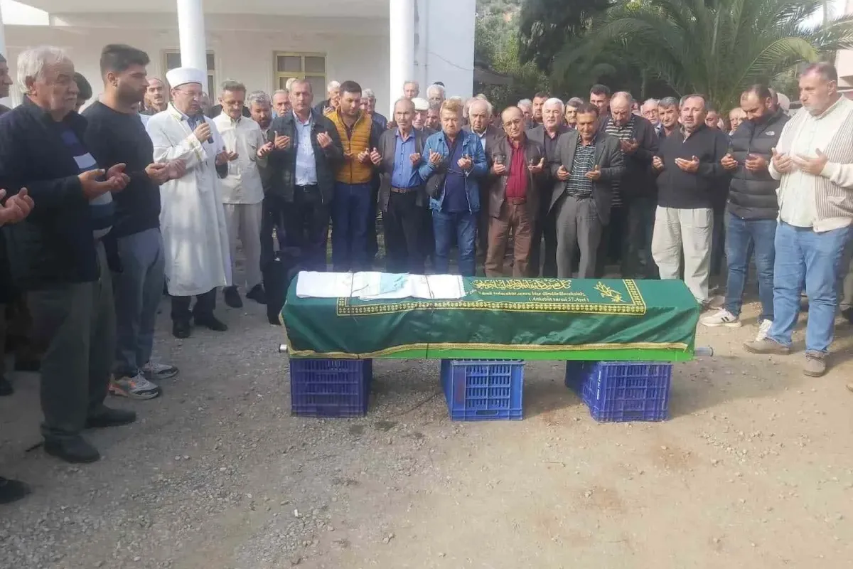 Başkan Ahmet Kanlı son yolculuğuna dualarla uğurlandı