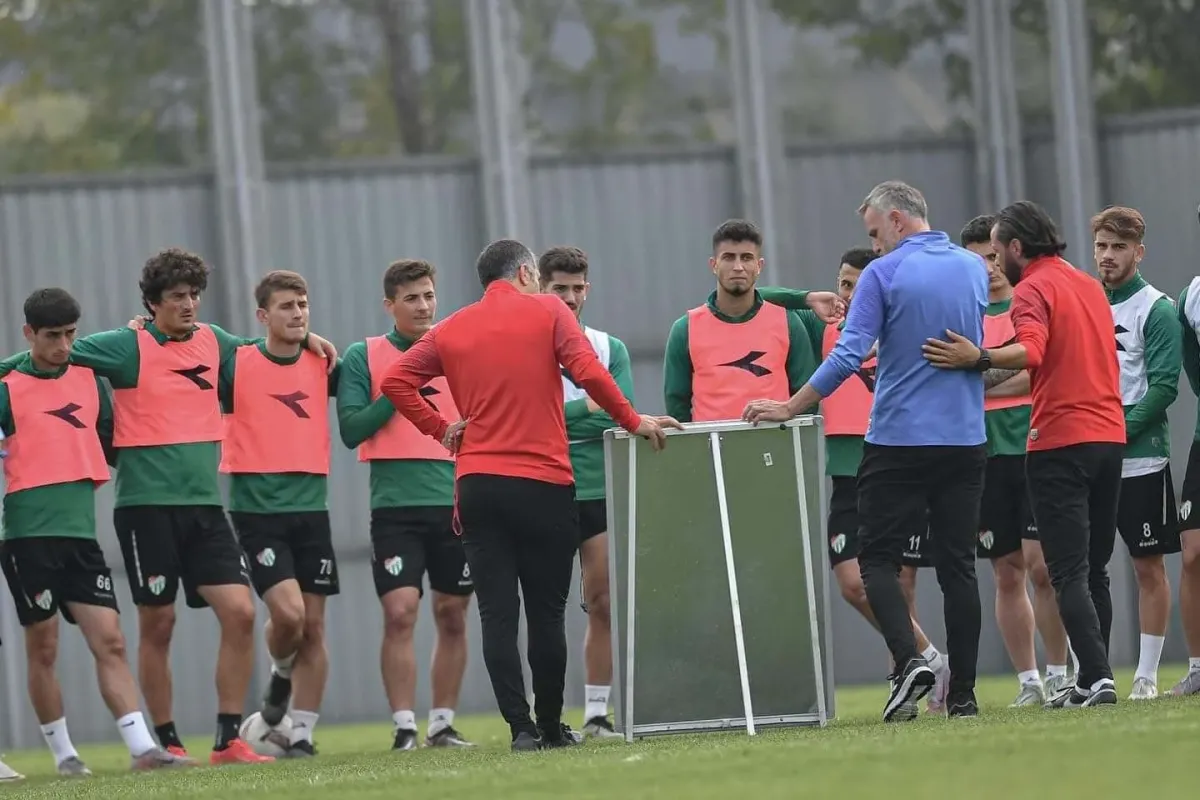 Bursaspor günü çift idmanla tamamladı